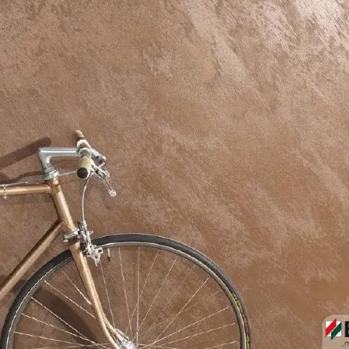 Fahrrad steht vor einer braunen Wand - Maler Biesalski in Herne